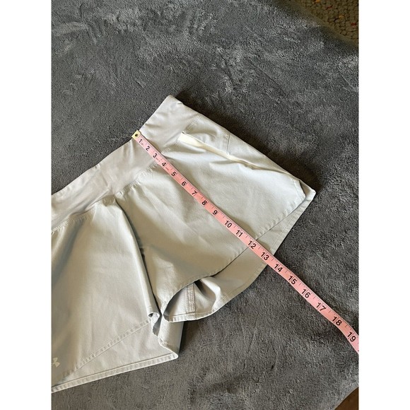 Under Armour Fitted Heat Gear Shorts Light Gray Size M Lightly Worn - Picture 5 of 5